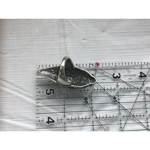 Large Silver Rhinestone Ring 7 1/2 - Picture 4 of 5